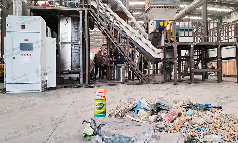 废旧锂离子电池回收装置