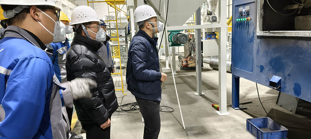 客户实地考察锂电池黑粉高压静电分选线，现场看效果才放心！